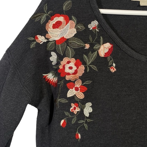 Woman Within plus size 1X (22/24) thermal oversized floral embroidered top - Picture 4 of 9